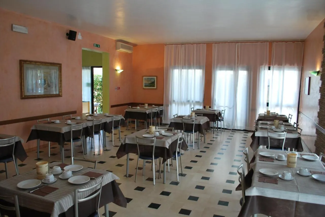 רימיני Hotel Numi