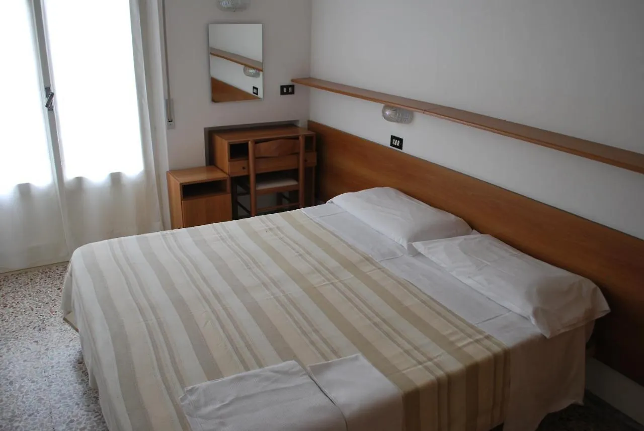 רימיני Hotel Numi 2*,